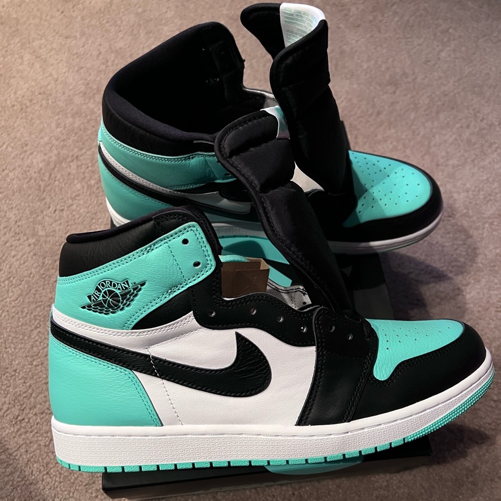 Air Jordan 1 Retro High Green Glow Brand New size 13